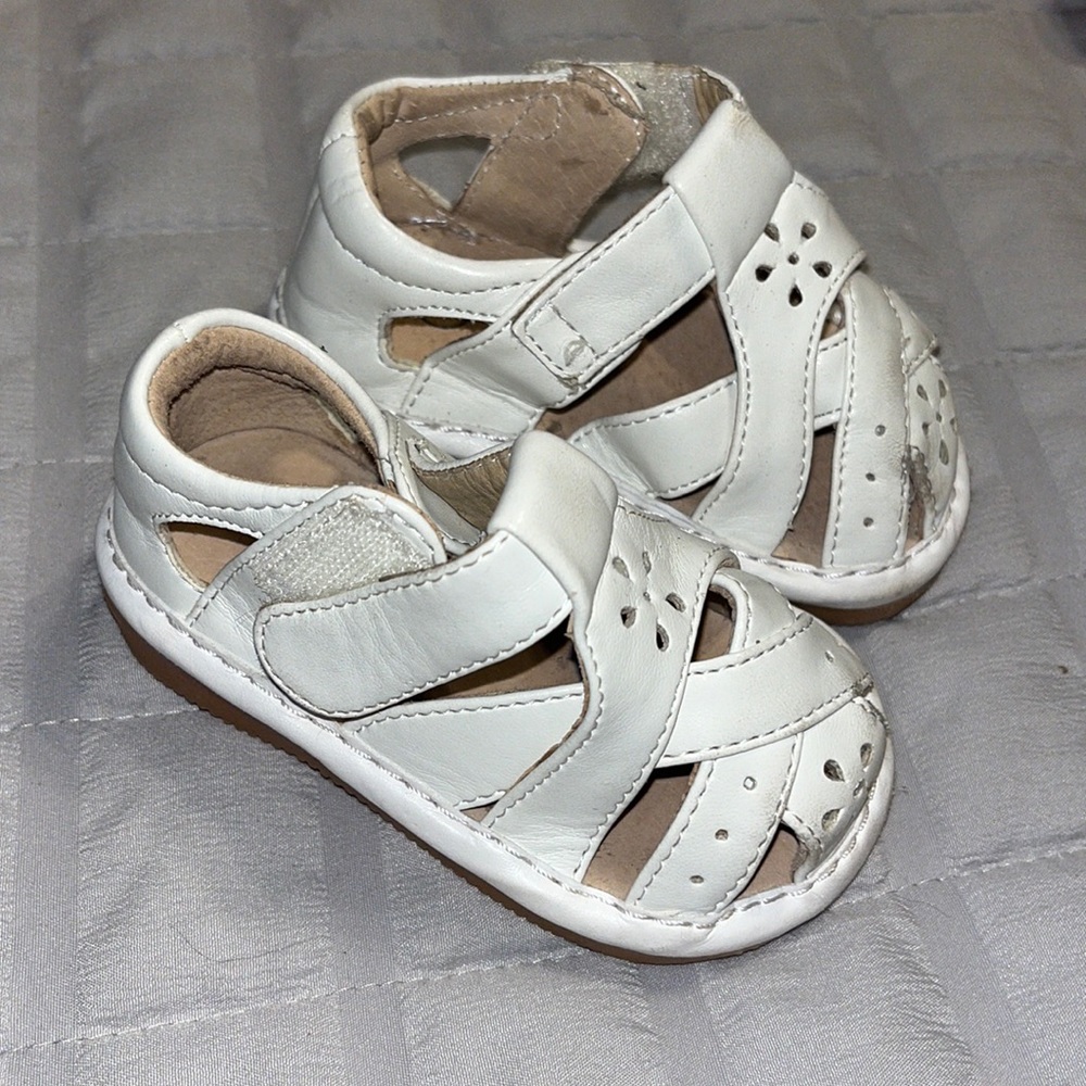 Squeaker shoes